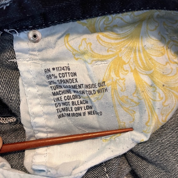 Maurices Juniors 9 / 10 RGL Low Rise Bootcut Embellished Dark Wash Jeans - Picture 8 of 13